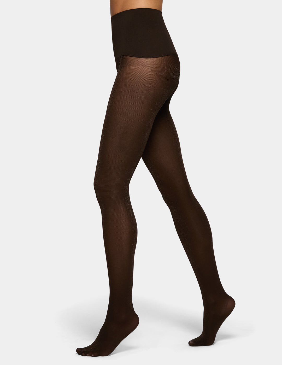 A model wearing brown lurex yoga tights.