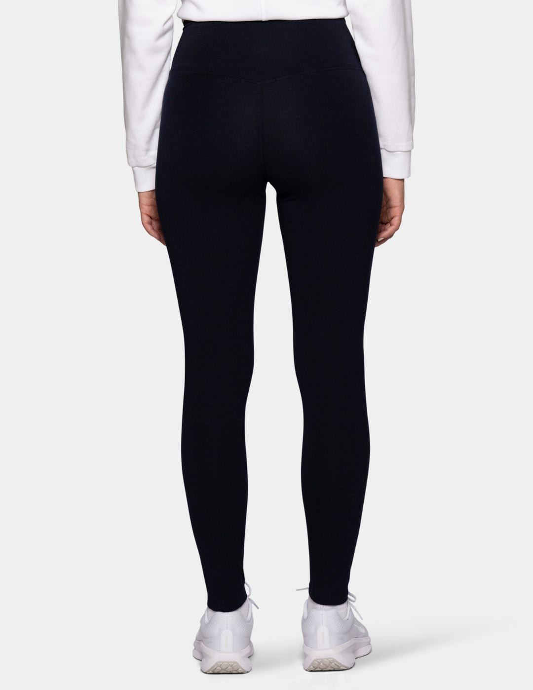 A model wearing navy leggings.