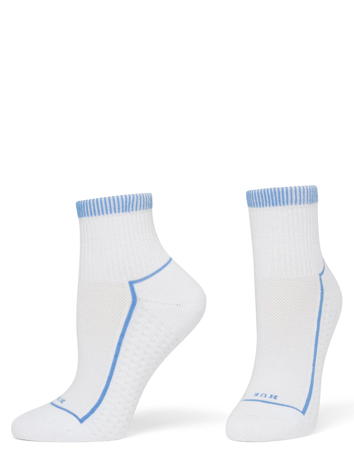 women's ankle socks with contrasting blue stripes on the cuffs