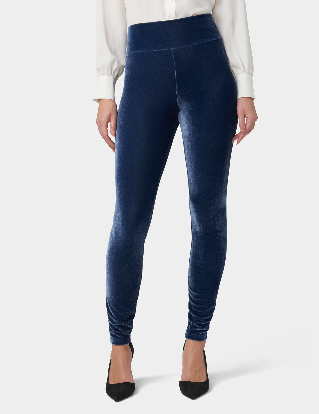 Woman wearing Peacoat velvet leggings