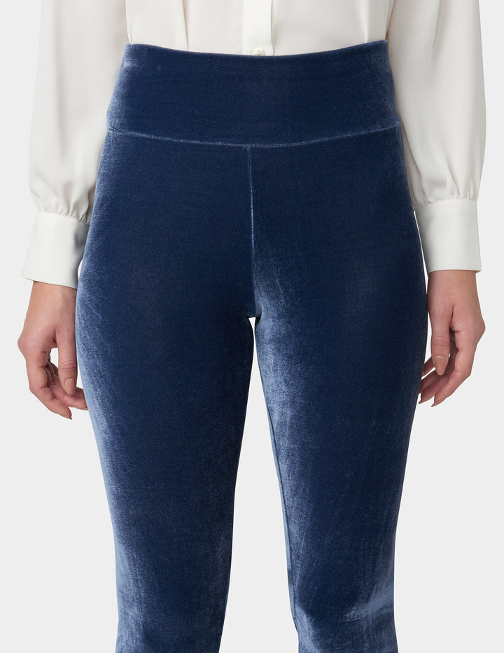 Woman wearing Peacoat velvet leggings